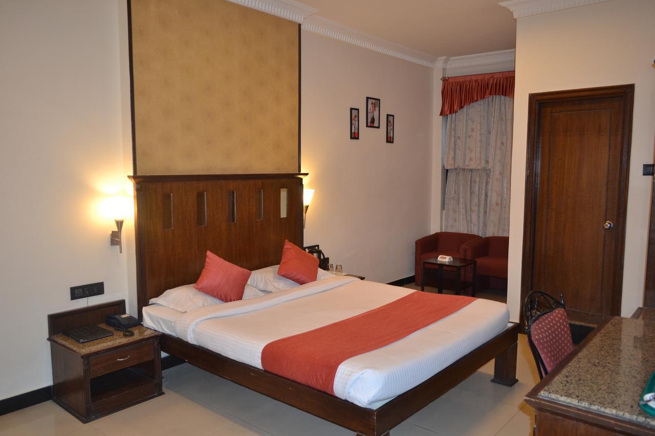 The Club Hotell Bangalore Eksteriør bilde