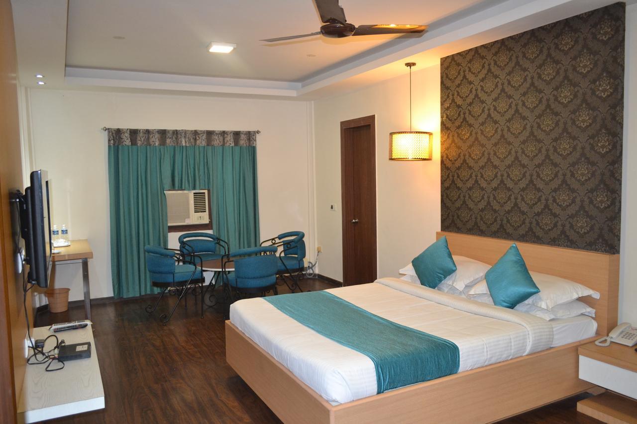 The Club Hotell Bangalore Eksteriør bilde